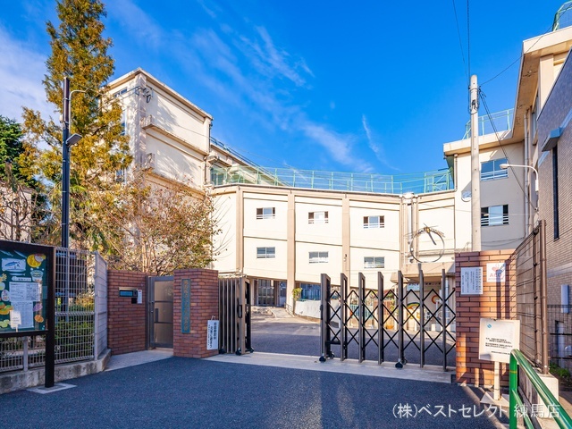 練馬区立大泉第二小学校　距離290m
