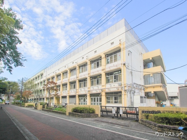 三鷹市立第七中学校　距離820m