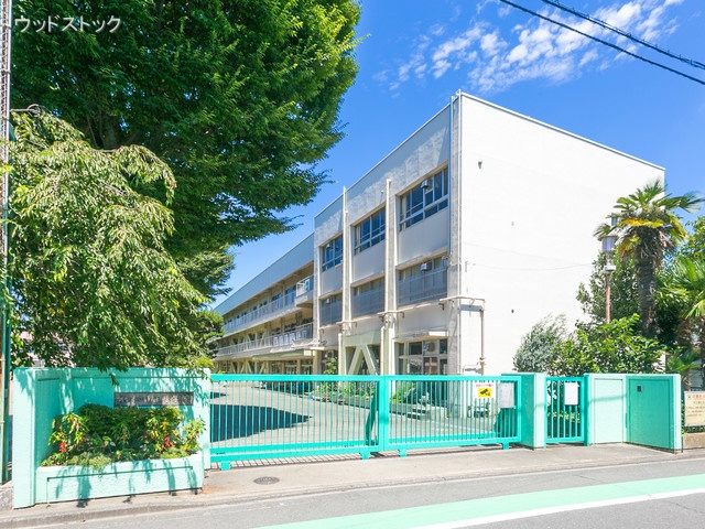 調布市立第三小学校　距離900m