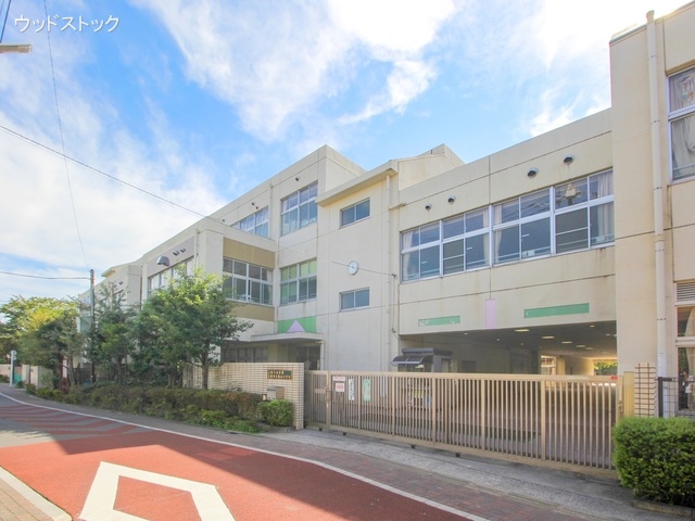三鷹市立高山小学校 距離600m