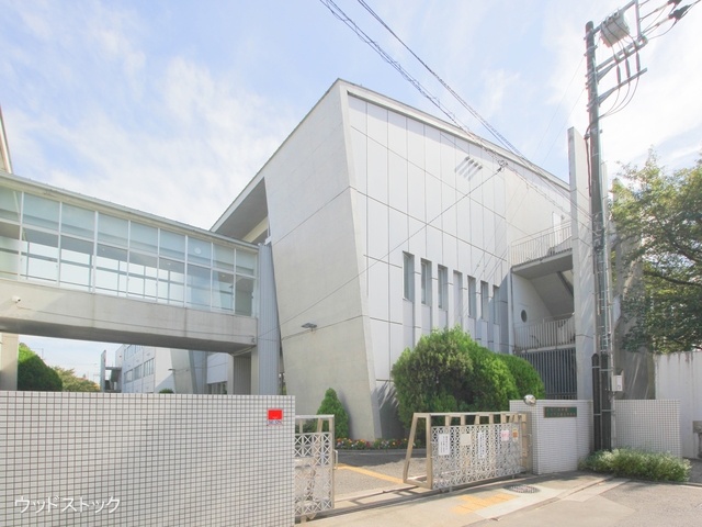 三鷹市立第三中学校 距離750m