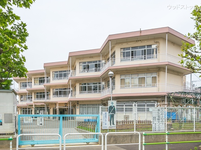 調布市立染地小学校　距離400m