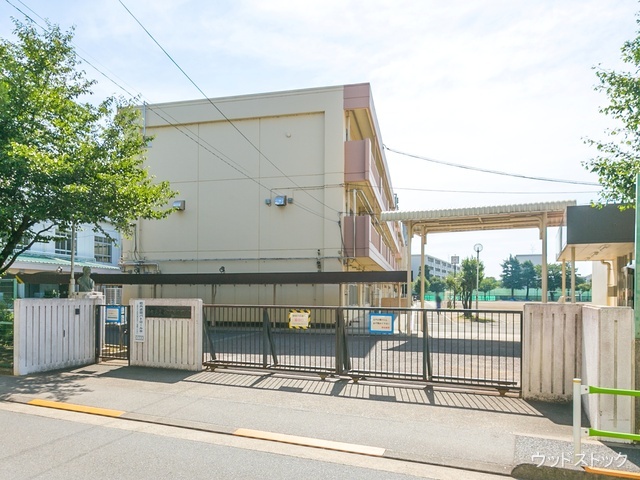 調布市立第三中学校　距離850m