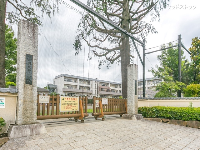 調布市立深大寺小学校　距離1100m