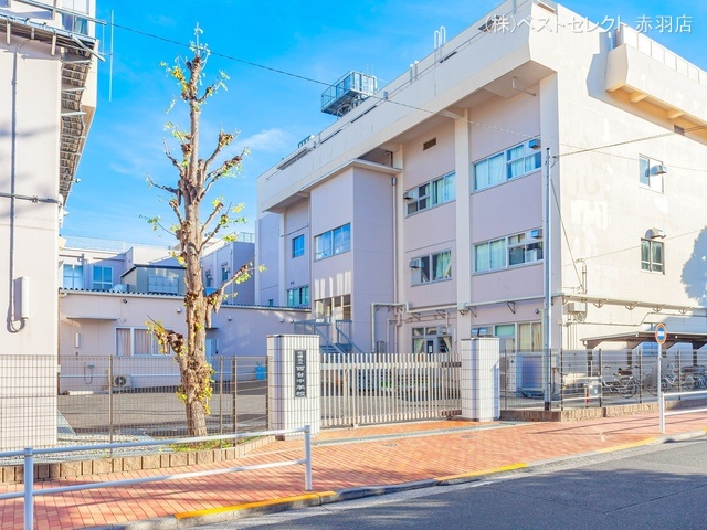 板橋区立西台中学校 距離1300m