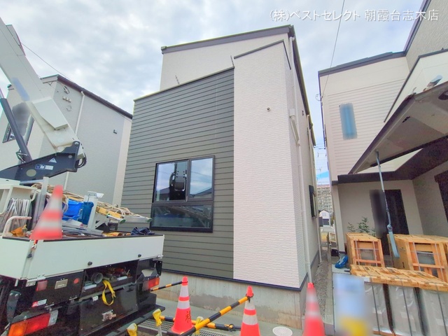 埼玉県新座市畑中2丁目の新築戸建て外構写真 2024年11月10日撮影