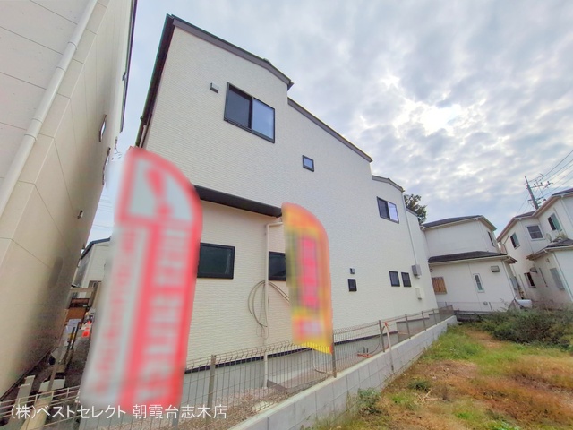 埼玉県新座市畑中2丁目の新築戸建て外構写真 2024年11月10日撮影