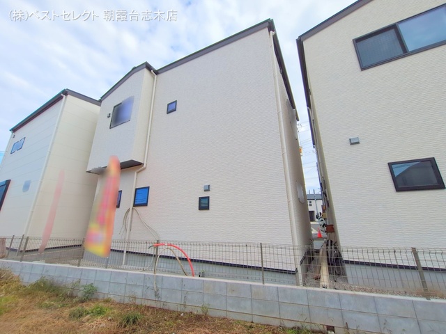 埼玉県新座市畑中2丁目の新築戸建て外構写真 2024年11月10日撮影