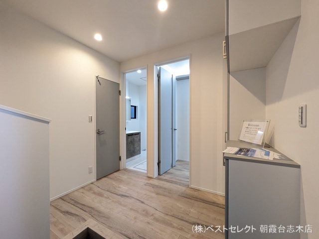 埼玉県新座市畑中2丁目の新築戸建て玄関写真 2025年9月18日撮影