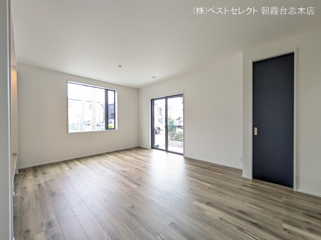 埼玉県新座市畑中2丁目の新築戸建てリビング写真 2025年9月18日撮影