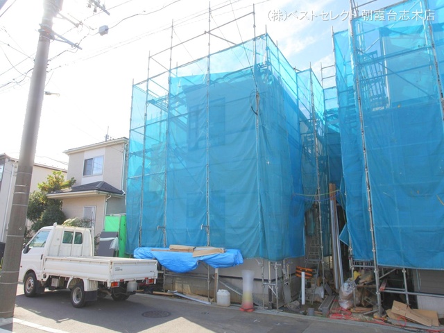 埼玉県新座市畑中2丁目の新築戸建てシート写真 2024年10月10日撮影