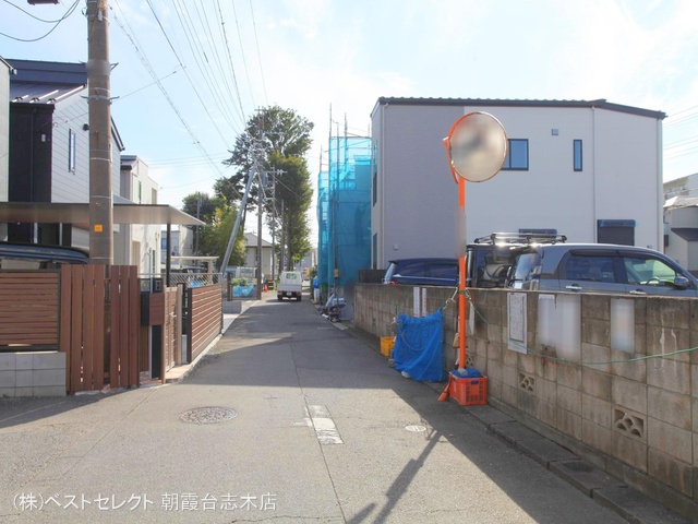 埼玉県新座市畑中2丁目の新築戸建てシート写真 2024年10月10日撮影