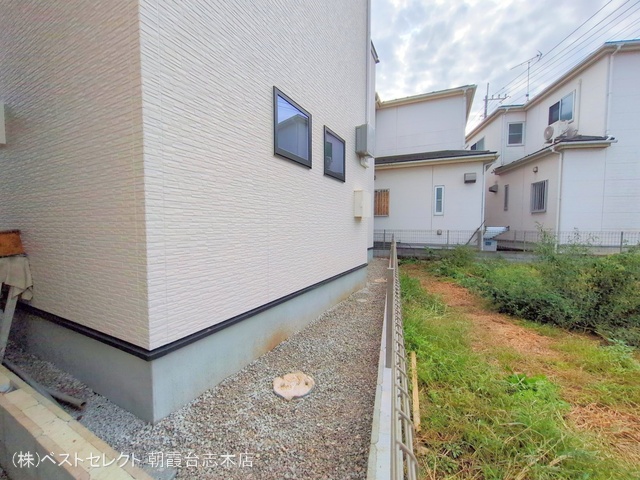 埼玉県新座市畑中2丁目の新築戸建て外構写真 2024年11月10日撮影