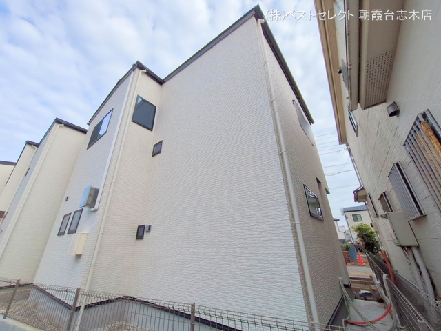 埼玉県新座市畑中2丁目の新築戸建て外構写真 2024年11月10日撮影