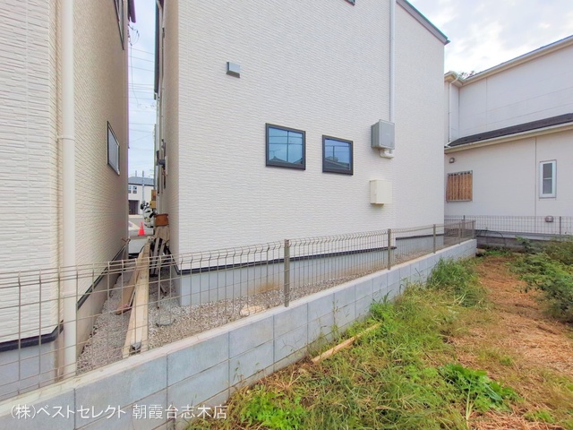 埼玉県新座市畑中2丁目の新築戸建て外構写真 2024年11月10日撮影