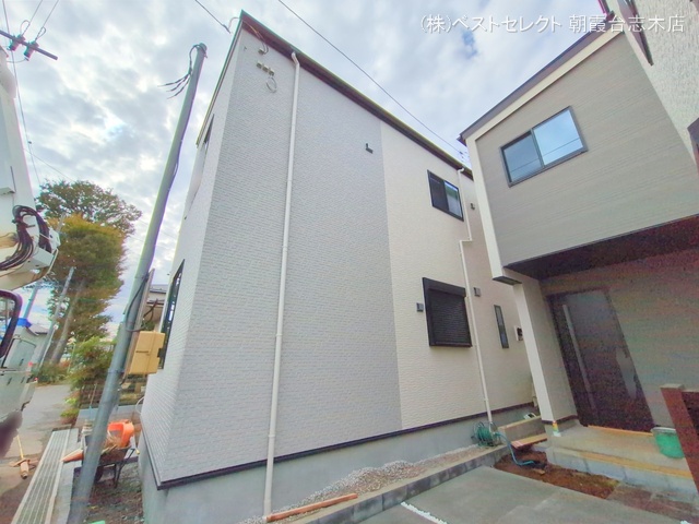 埼玉県新座市畑中2丁目の新築戸建て外構写真 2024年11月10日撮影