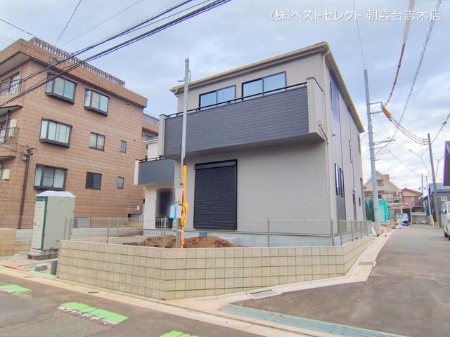 埼玉県新座市栄３丁目の新築戸建て外構写真 2025年11月10日撮影