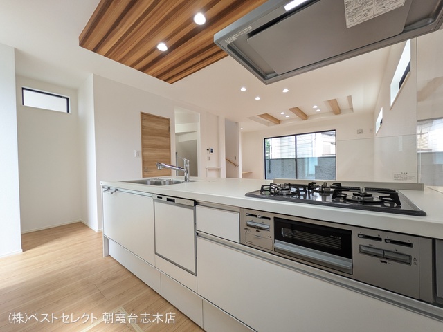 埼玉県新座市東3丁目の新築戸建てキッチン写真 2025年10月1日撮影