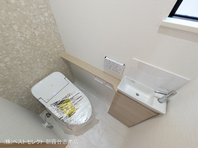 埼玉県新座市東3丁目の新築戸建てトイレ写真 2025年10月1日撮影