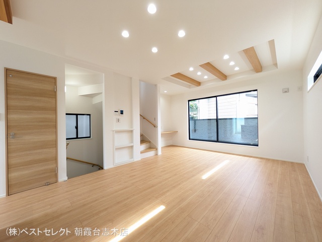 埼玉県新座市東3丁目の新築戸建てリビング写真 2025年10月1日撮影