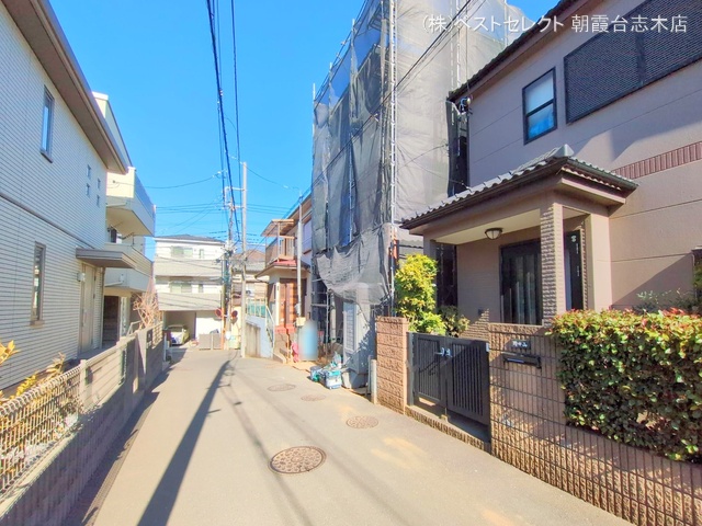 埼玉県新座市東3丁目の新築戸建てシート写真 2025年2月12日撮影