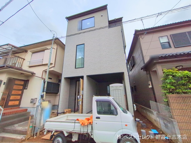 埼玉県新座市東3丁目の新築戸建て外構写真 2025年3月23日撮影