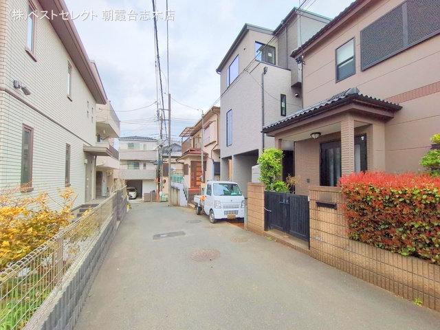 埼玉県新座市東3丁目の新築戸建て外構写真 2025年3月23日撮影