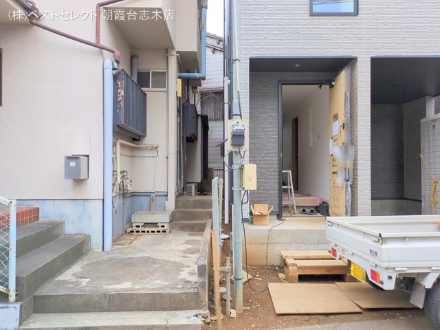 埼玉県新座市東3丁目の新築戸建て外構写真 2025年3月23日撮影