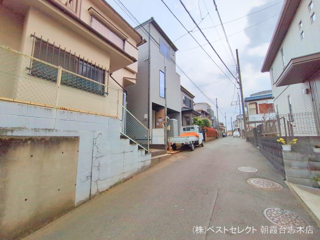 埼玉県新座市東3丁目の新築戸建て外構写真 2025年3月23日撮影