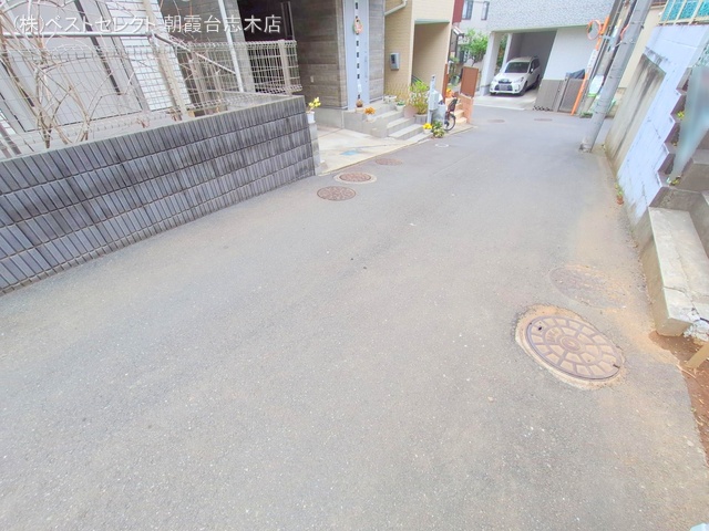埼玉県新座市東3丁目の新築戸建て外構写真 2025年3月23日撮影