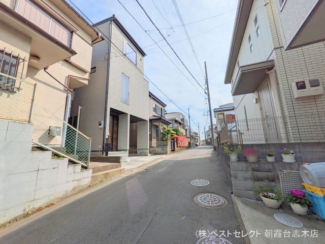 埼玉県新座市東3丁目の新築戸建て外構写真 2025年4月16日撮影