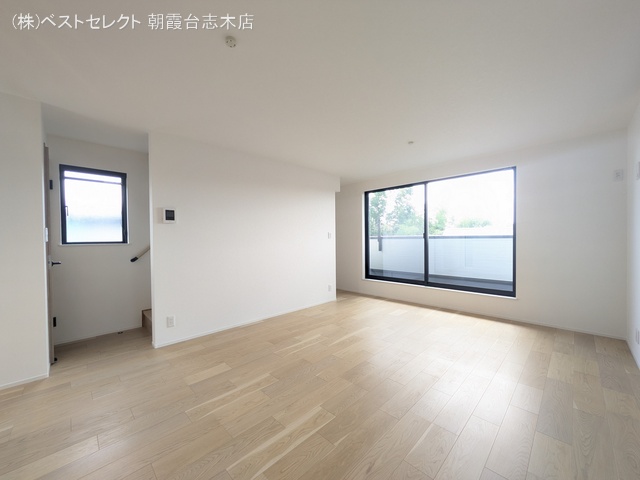 埼玉県和光市新倉2丁目の新築戸建てリビング写真 2025年9月10日撮影