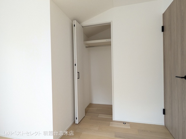 埼玉県和光市新倉２丁目の新築戸建て収納(ウォークインクローゼット)写真 2025年9月10日撮影