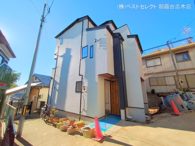 埼玉県和光市新倉2丁目の新築戸建て外構写真 2024年12月18日撮影