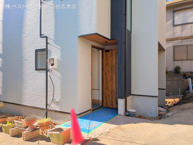 埼玉県和光市新倉2丁目の新築戸建て外構写真 2024年12月18日撮影