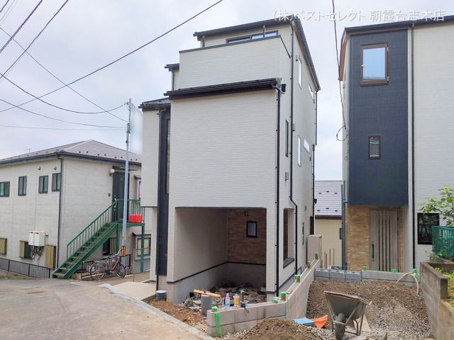 埼玉県和光市新倉2丁目の新築戸建て外構写真 2025年5月11日撮影