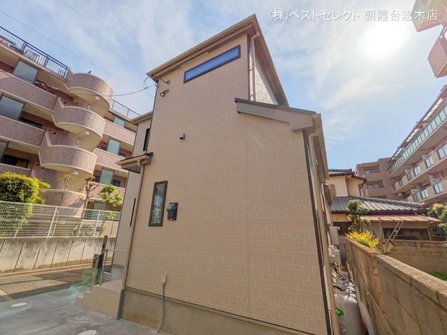 埼玉県新座市大和田１丁目の新築戸建て完成写真 2025年4月16日撮影