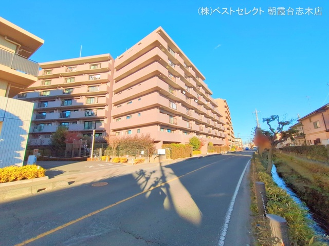 埼玉県新座市新堀３丁目のマンション『ヴィルヌーブ清瀬』外観写真 2024年12月23日撮影