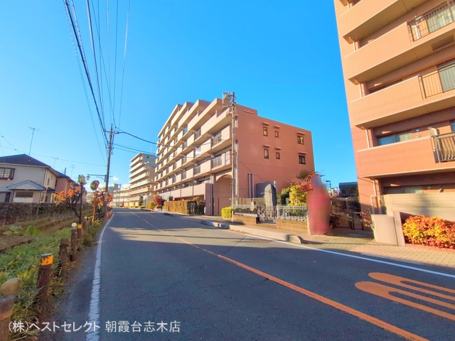 埼玉県新座市新堀３丁目のマンション『ヴィルヌーブ清瀬』外観写真 2024年12月23日撮影