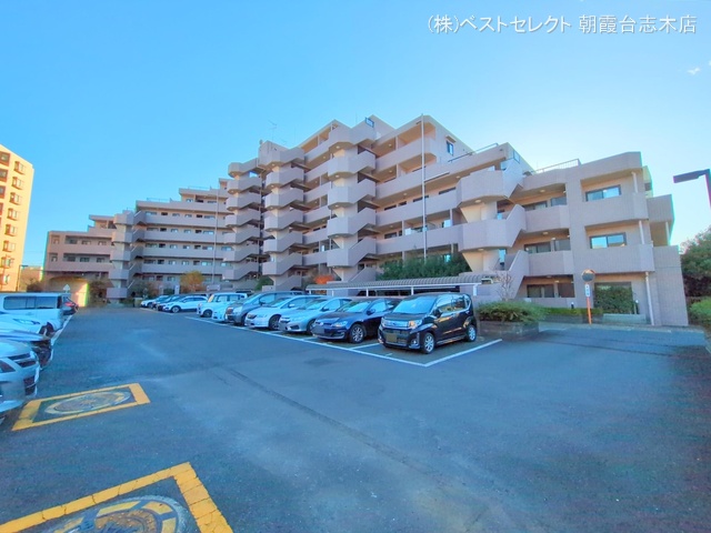 埼玉県新座市新堀３丁目のマンション『ヴィルヌーブ清瀬』外観写真 2024年12月23日撮影