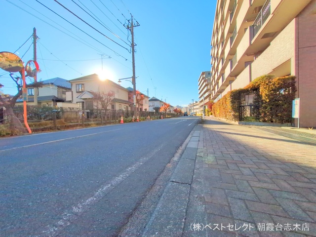埼玉県新座市新堀３丁目のマンション『ヴィルヌーブ清瀬』外観写真 2024年12月23日撮影