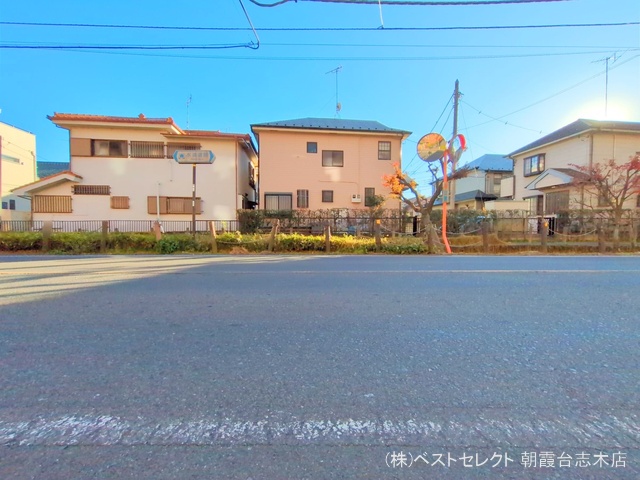 埼玉県新座市新堀３丁目のマンション『ヴィルヌーブ清瀬』外観写真 2024年12月23日撮影