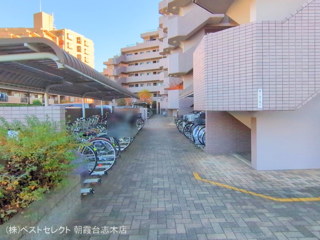 埼玉県新座市新堀３丁目のマンション『ヴィルヌーブ清瀬』外観写真 2024年12月23日撮影