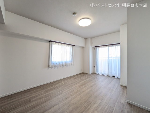 埼玉県新座市新堀３丁目のマンション『ヴィルヌーブ清瀬』居室メイン写真 2025年9月1日撮影