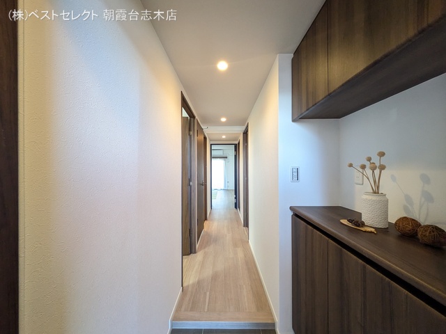 埼玉県新座市新堀３丁目のマンション『ヴィルヌーブ清瀬』玄関写真 2025年9月1日撮影