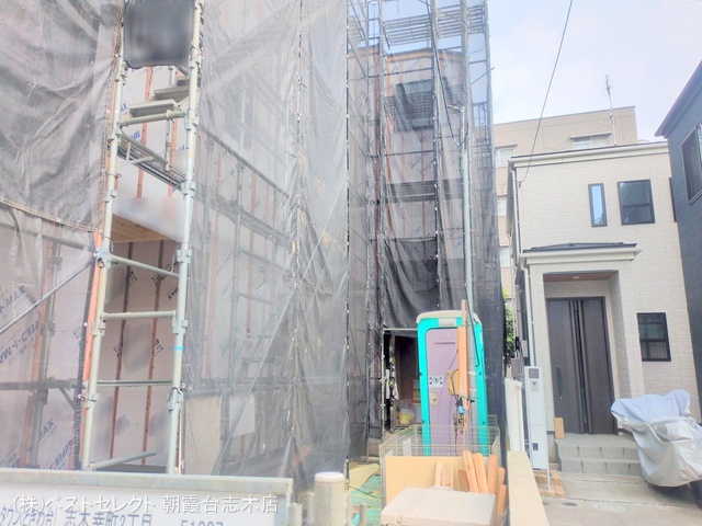 埼玉県志木市幸町2丁目の新築戸建てシート写真 2025年7月6日撮影