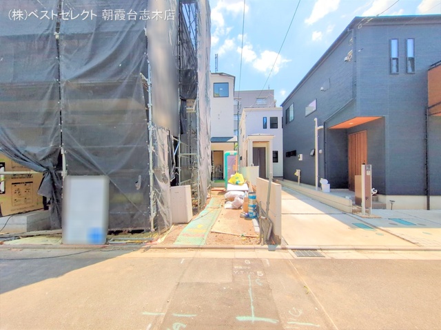 埼玉県志木市幸町2丁目の新築戸建て外構写真 2025年7月27日撮影