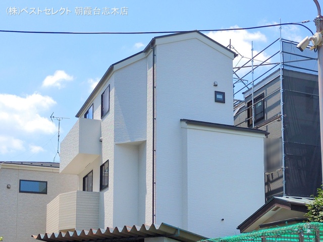 埼玉県志木市幸町2丁目の新築戸建て外構写真 2025年7月27日撮影