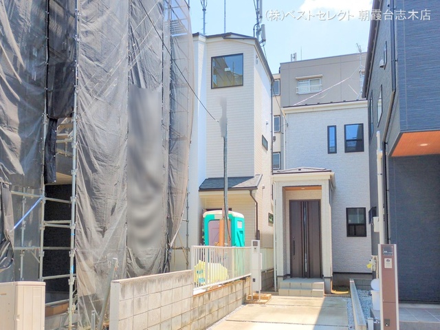 埼玉県志木市幸町2丁目の新築戸建て外構写真 2025年7月27日撮影