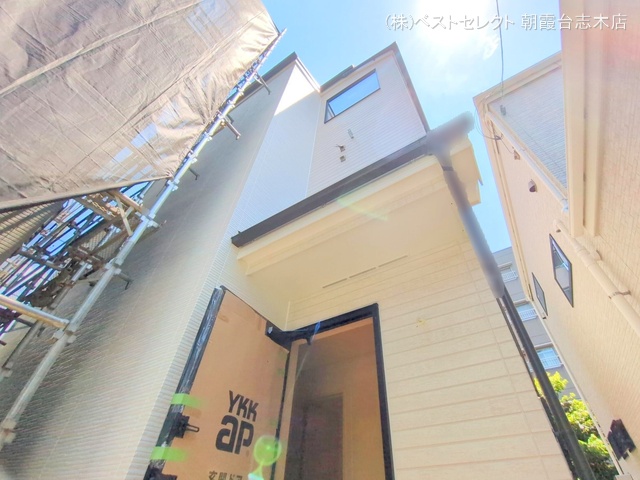 埼玉県志木市幸町2丁目の新築戸建て外構写真 2025年7月27日撮影